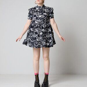 Cute black and white dress with yellow zipper